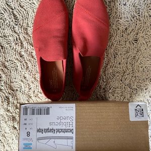 TOMS -hibiscus suede - never worn